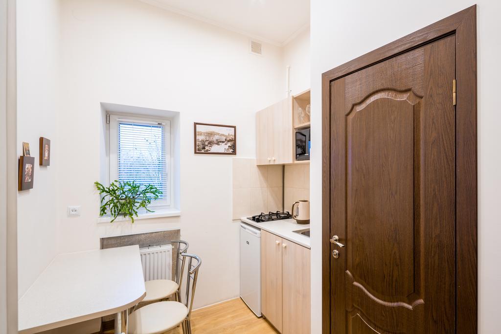Apartment On Khmelnytskogo Street Λβιβ Εξωτερικό φωτογραφία