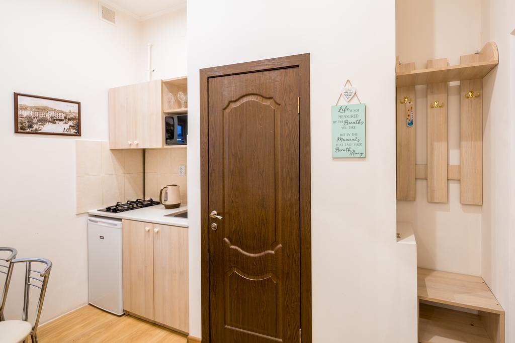 Apartment On Khmelnytskogo Street Λβιβ Εξωτερικό φωτογραφία
