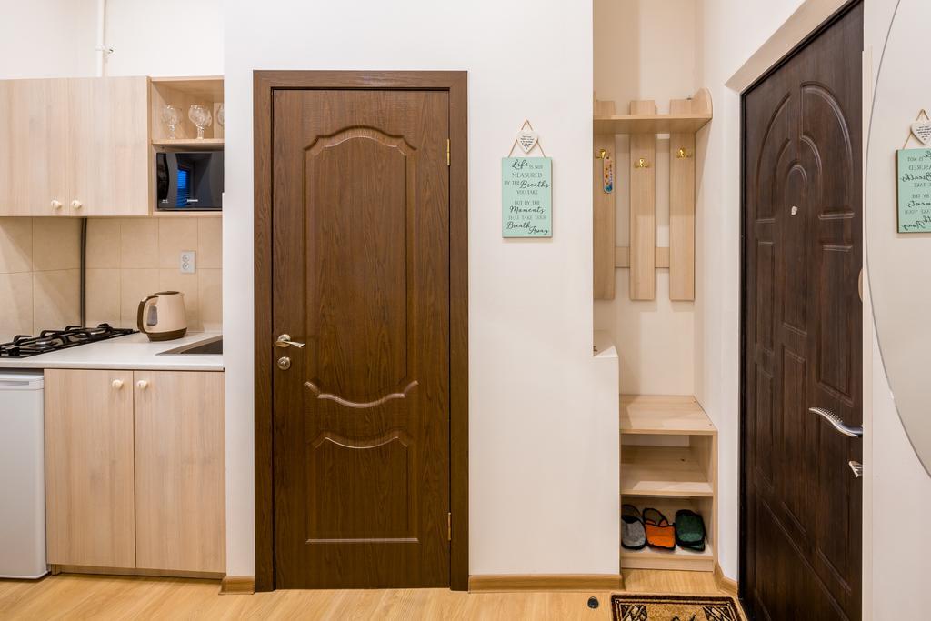 Apartment On Khmelnytskogo Street Λβιβ Εξωτερικό φωτογραφία